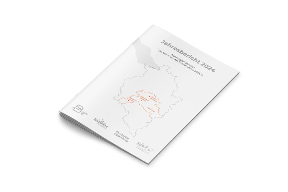 Corporate Publishing: Jahresbericht 2024 der Alpenregion Bludenz im klaren, minimalistischen Design – umgesetzt von teamwork Werbeagentur.