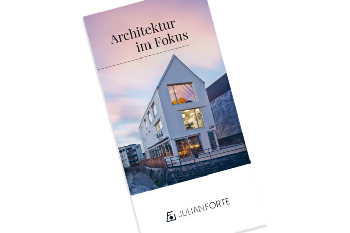 Titelseite des Flyers Architekturfotografie im Fokus von Julian Forte.